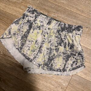 LULULEMON Black Grey Yellow Hotty Hot Shorts